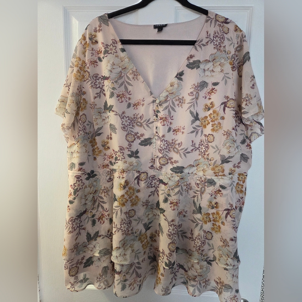 torrid Cream Floral V-Neck Peplum Top
